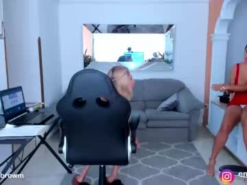 couple
        emillybrowm cam image #2150259