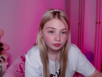 girl
        shy_blondiee cam image #859387