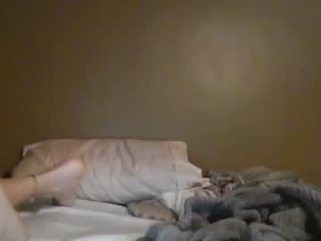 girl
        demiibear cam image #2937346