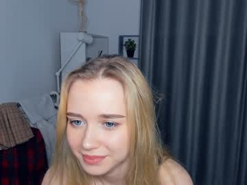 girl
        fresh_cherries cam image #2453064
