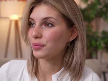 girl
        refined_style cam image #5986574