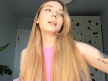 girl
        thisisamelia cam image #2537716