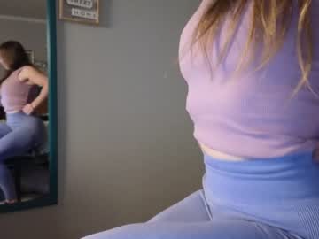 girl
        reach4thepeach cam image #3415138