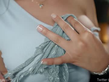 girl
        alejastorm cam image #2203801