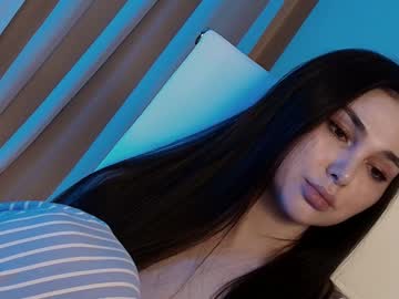 girl
        hollyextra cam image #6800124