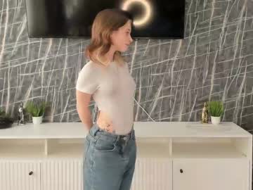 girl
        lynnatlee cam image #3872582