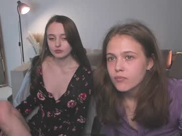 couple
        melaniemillss cam image #4031701