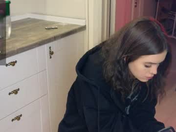girl
        connieambes cam image #3966465