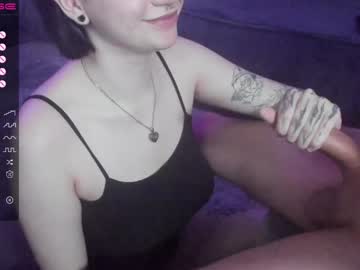 couple
        emmy_m00n cam image #5260578