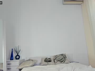 girl
        lilly_mattsson cam image #1819837