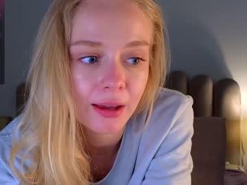 girl
        stacy_fanning cam image #4102753