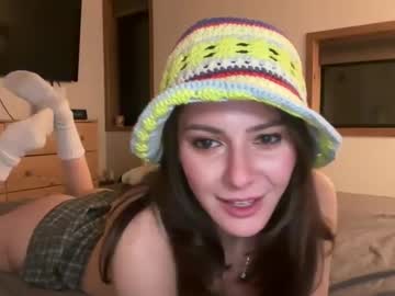 girl
        peacheekitty cam image #6818233