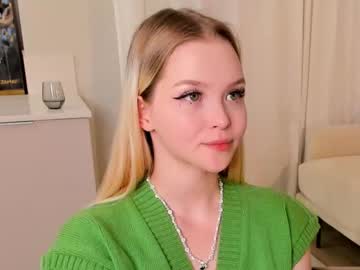 girl
        kimlewi cam image #2519219