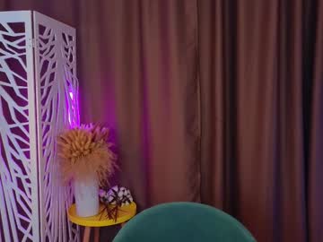 girl
        nikol0ll cam image #6272319