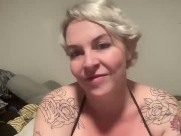 couple
        blondejj cam image #4153553