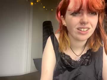 girl
        lovettevalley cam image #2794371