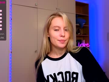 girl
        callme_star cam image #1431724