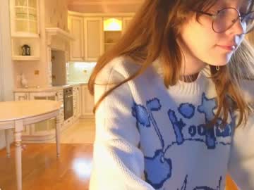 girl
        edithbrucker cam image #4808505
