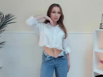girl
        elwinegallamore cam image #4472220