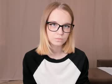 girl
        vikinikie cam image #1301449