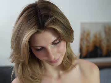 girl
        refined_style cam image #4965029