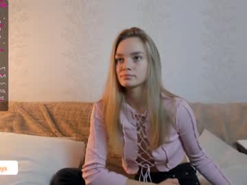 girl
        hotshiiie cam image #850699
