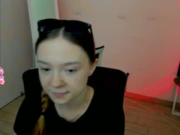 girl
        stasy_clapp cam image #4740938