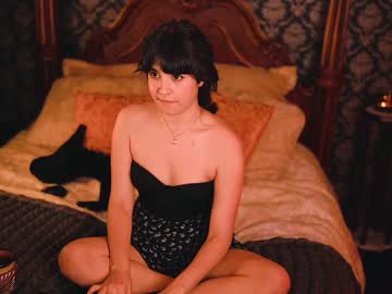 girl
        ingennui cam image #818590