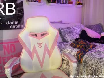 girl
        laylas_universe cam image #4459742