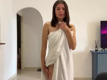 girl
        pollybru cam image #6539107