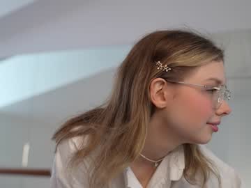 girl
        april_blush cam image #3950980