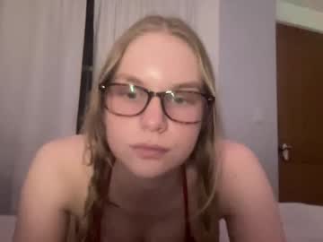 girl
        alexkelsey18 cam image #3763774