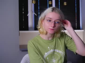 girl
        cathrynbelger cam image #6165224