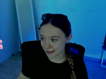 girl
        stasy_clapp cam image #4741536