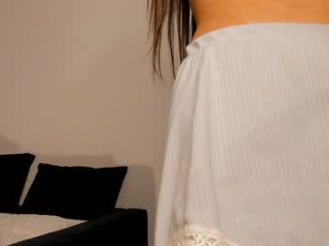 girl
        emilybatee cam image #1060248