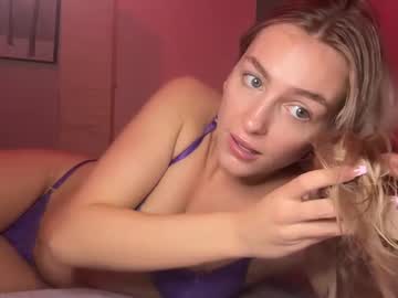 girl
        summerlovingg cam image #4400886