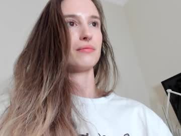 girl
        mita_mp4 cam image #5819300