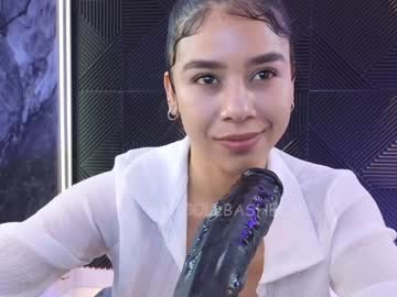 girl
        nicollbashel cam image #5747963