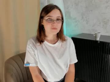 girl
        mariecurtisa cam image #3019449