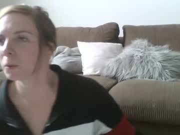 girl
        cloverqueen21 cam image #3815985
