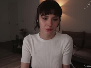 girl
        luna_ai cam image #4702373