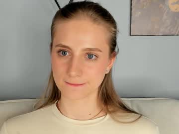 girl
        shewell cam image #6408357
