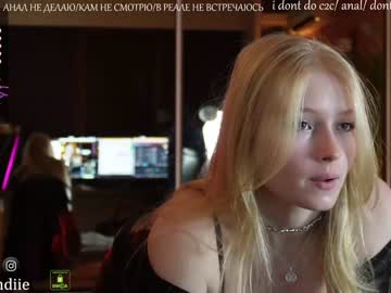 girl
        bestblondiiecb cam image #2655052