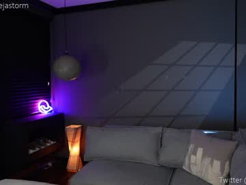 girl
        alejastorm cam image #1916286