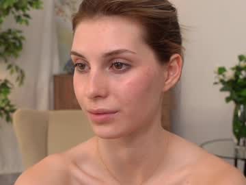 girl
        refined_style cam image #5117586