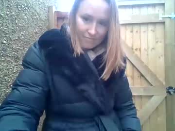 girl
        eatmypie69 cam image #2939421