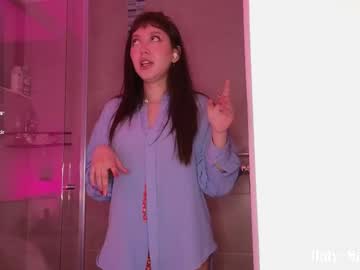 girl
        maxine_8 cam image #6801668