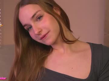 girl
        miasbakkery_ cam image #4219365