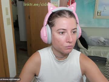 girl
        cidergal69 cam image #4945654