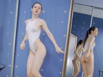 girl
        kriskras__ cam image #1137521